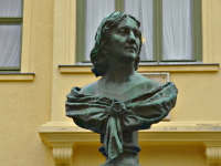 Marie Seebach Statue