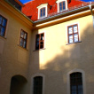 Im Innenhof des Schlosses