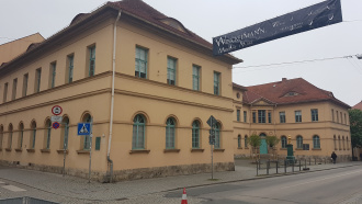 Seitenflügel entlang der Schwanseestraße