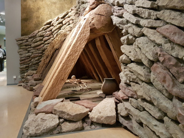 4.Bronzezeitliche Totenhütte, 1940 v.u.Z., Leubingen